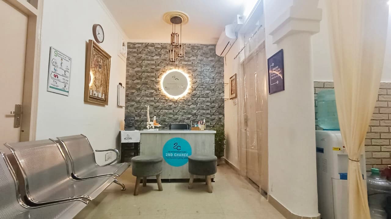 Beta-1 clinic reception and waiting area